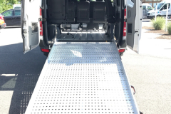 ursula-schueler-rollstuhlfahrtendienst-bus-vip-sprinter-orange-back-open