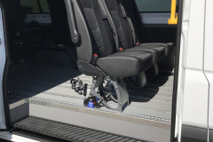 ursula-schueler-rollstuhlfahrtendienst-bus-vip-sprinter-orange-inside-scaled