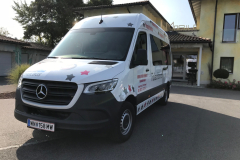 ursula-schueler-rollstuhlfahrtendienst-bus-vip-sprinter-pink-front